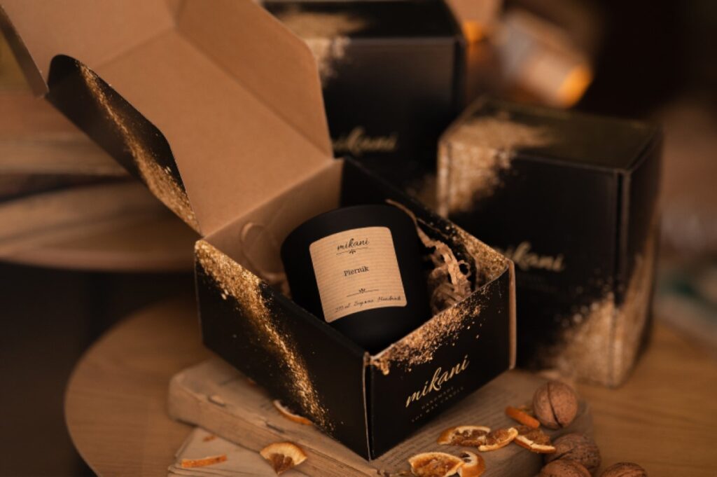 O nas 8 swieczka sojowa piernik w pudelku